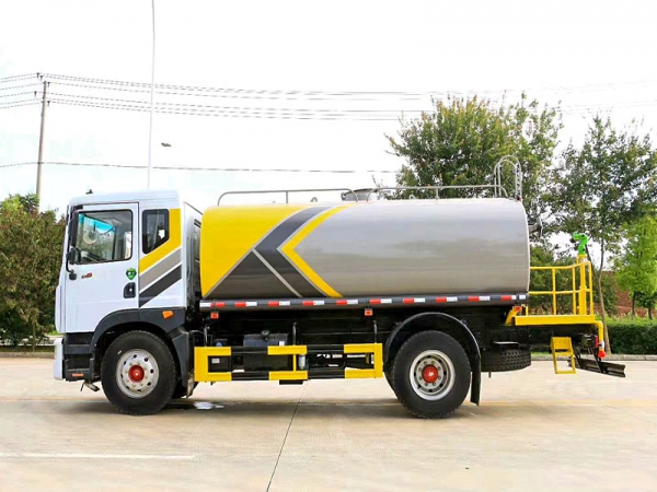 國(guó)六東風(fēng)D9 12噸/14噸灑水車