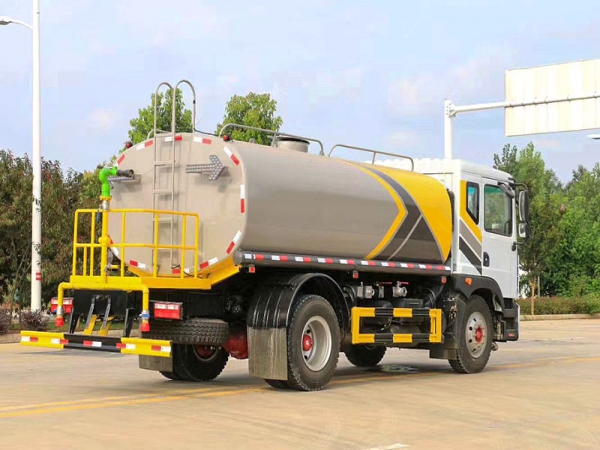 國(guó)六東風(fēng)D9 12噸/14噸灑水車